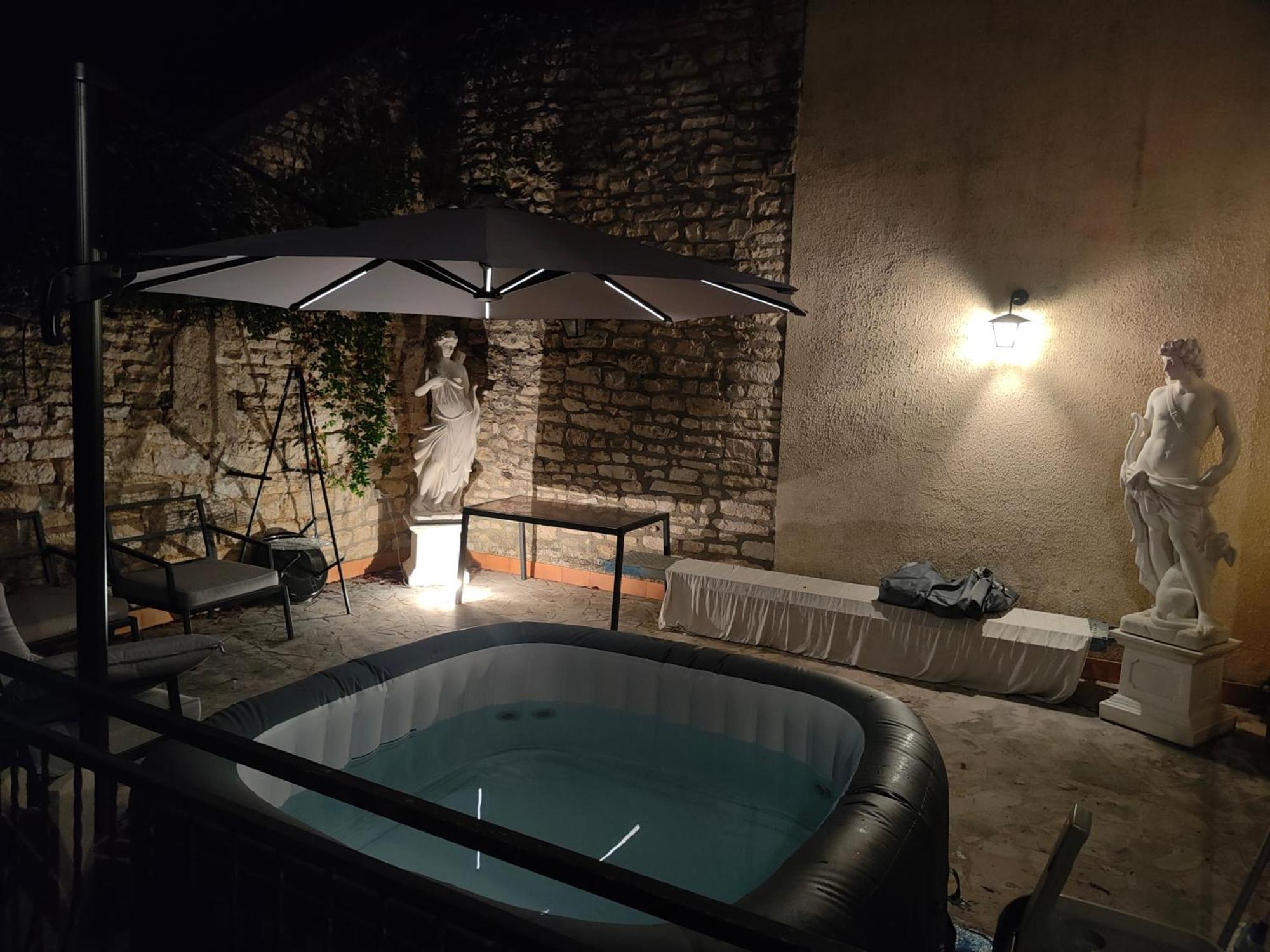 La Taniere Des Tanneries Bed & Breakfast Tonnerre Ngoại thất bức ảnh